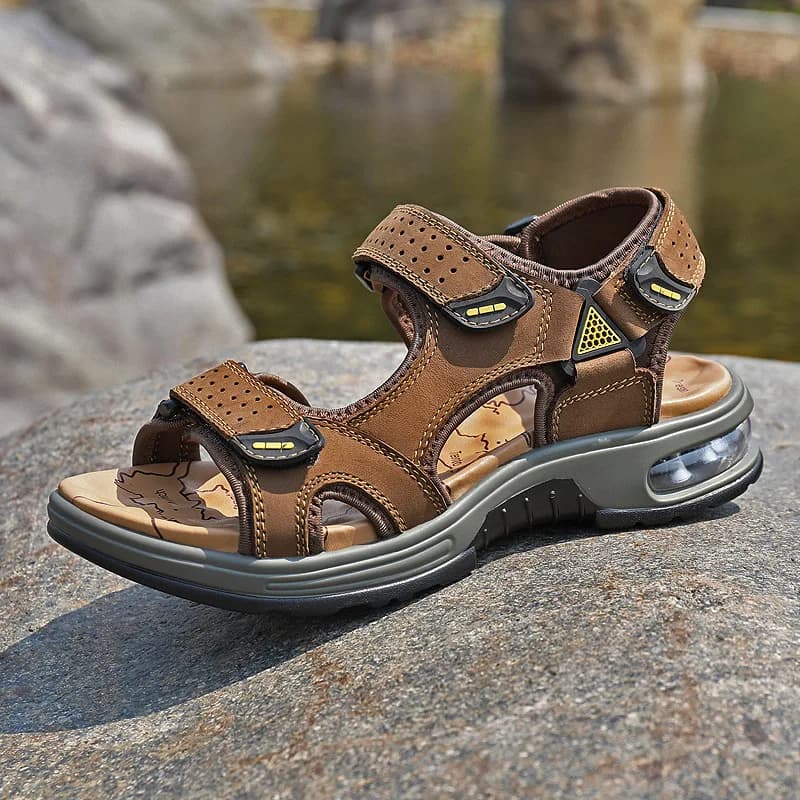 Sandali Sportivi Estivi da Uomo 2026 Nuovi, Leggeri e Traspiranti per Esterni, Scarpe da Spiaggia alla Moda per Giovani con Chiusura a Strappo