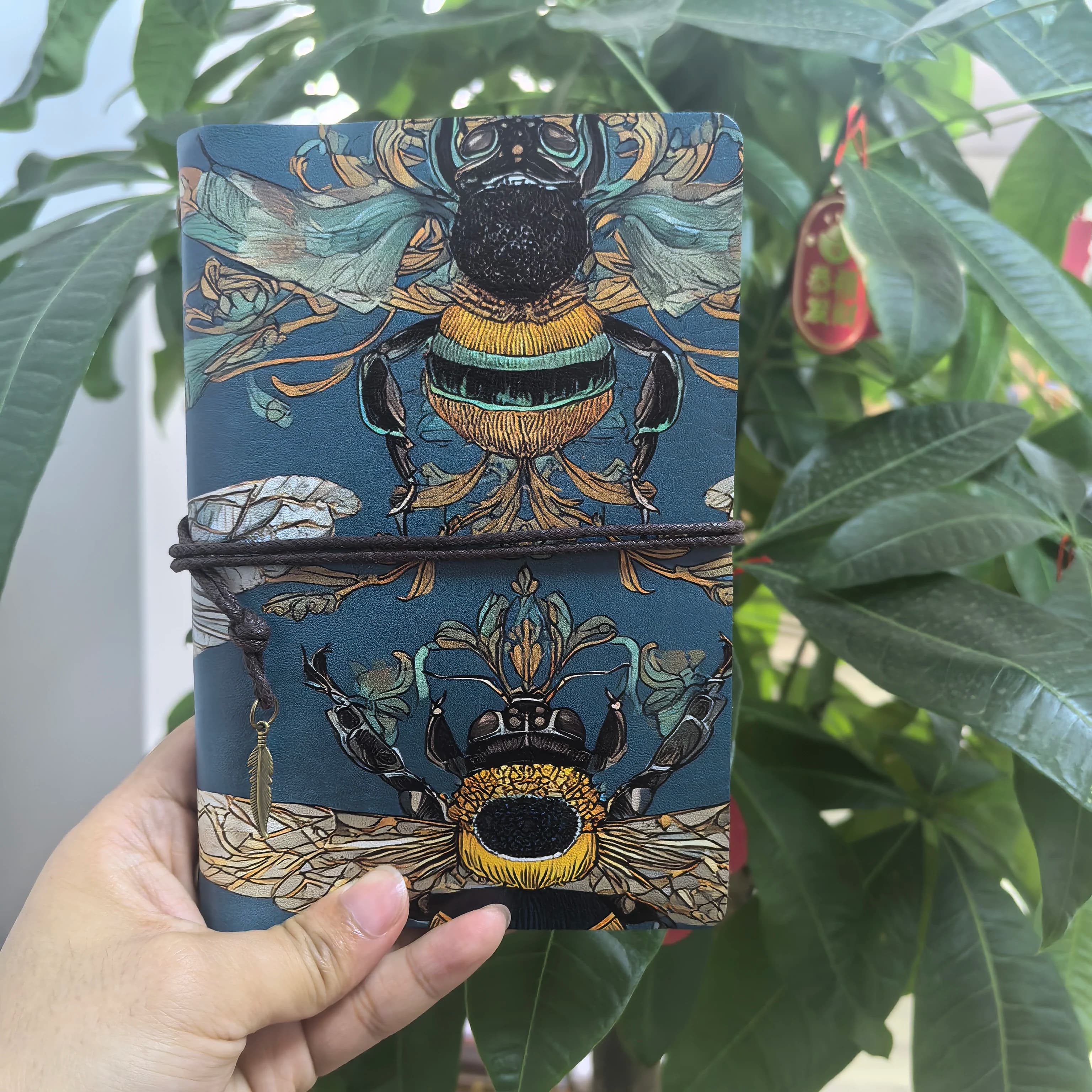 Retro Blue Bee Print A6 Notebook, Leather Journal, Vintage Insect Illustration Diary, Elastic Closure, Gift for Bee Lovers & Art