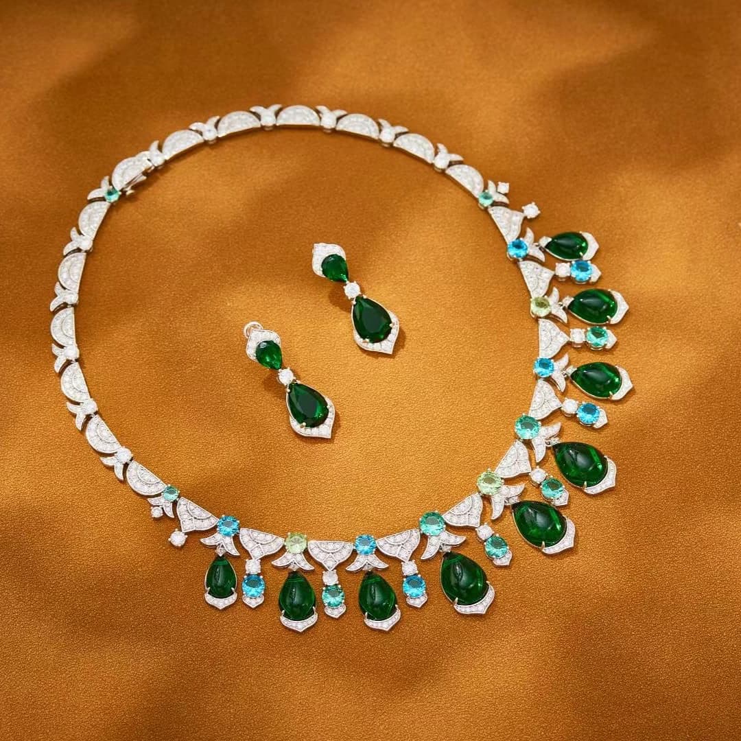 Temperamento di lusso AAA Zircone Goccia d'acqua Orecchini di collana di goccia verde blu di lusso per le donne Gioielli per abiti da sera per feste di nozze