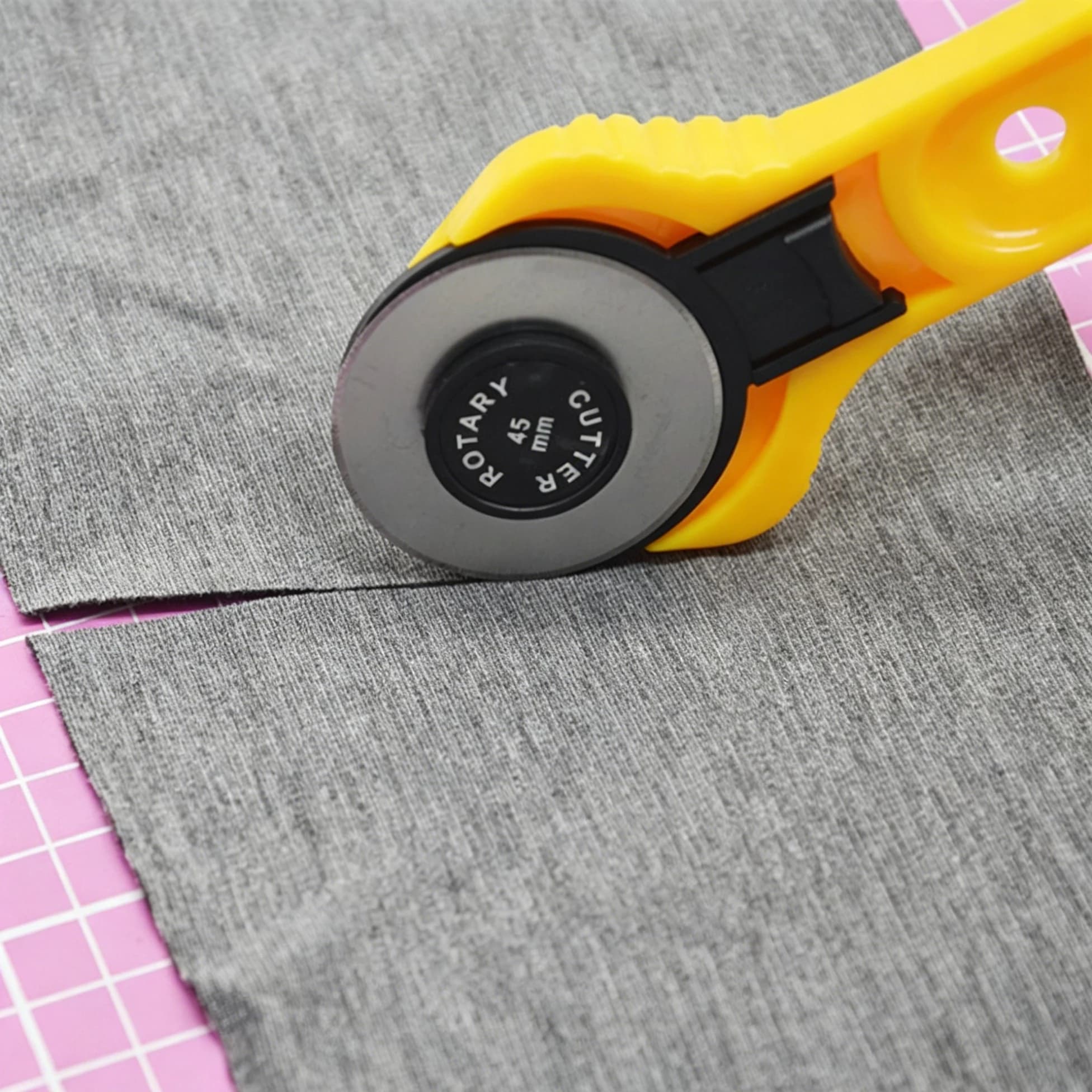 45mm Rotary Cutter Professional Fabric Roller Cutter SK2 Alloy Steel Blade for Sewing Quilting Leather Vinyl Film Paper Cutting
