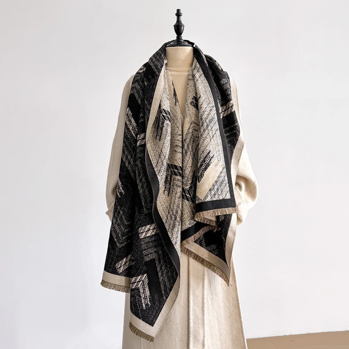 New Luxury Geometric Print Scarf for Women Winter Scale Pashmina Front-Retro Scarves Women's Thick Cover Wrap Scarf