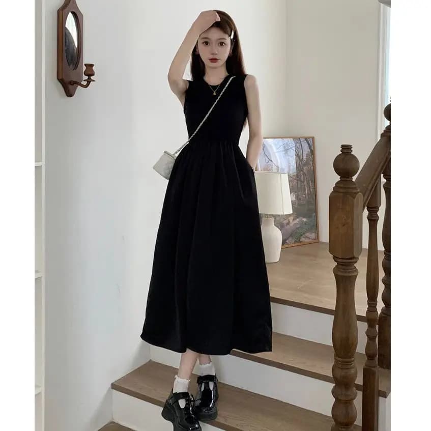Abito nero vintage senza maniche con scollo rotondo, lunghezza al ginocchio, design primaverile da donna, gonna lunga con schiena scavata