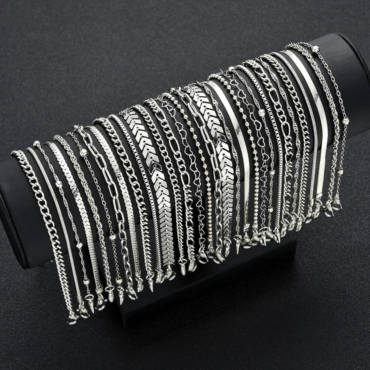 Set di braccialetti a catena con perline a forma di cuore da 15 pezzi, gioielli di moda da donna, accessori per feste quotidiani lucidi alla moda, regalo decorativo per lei