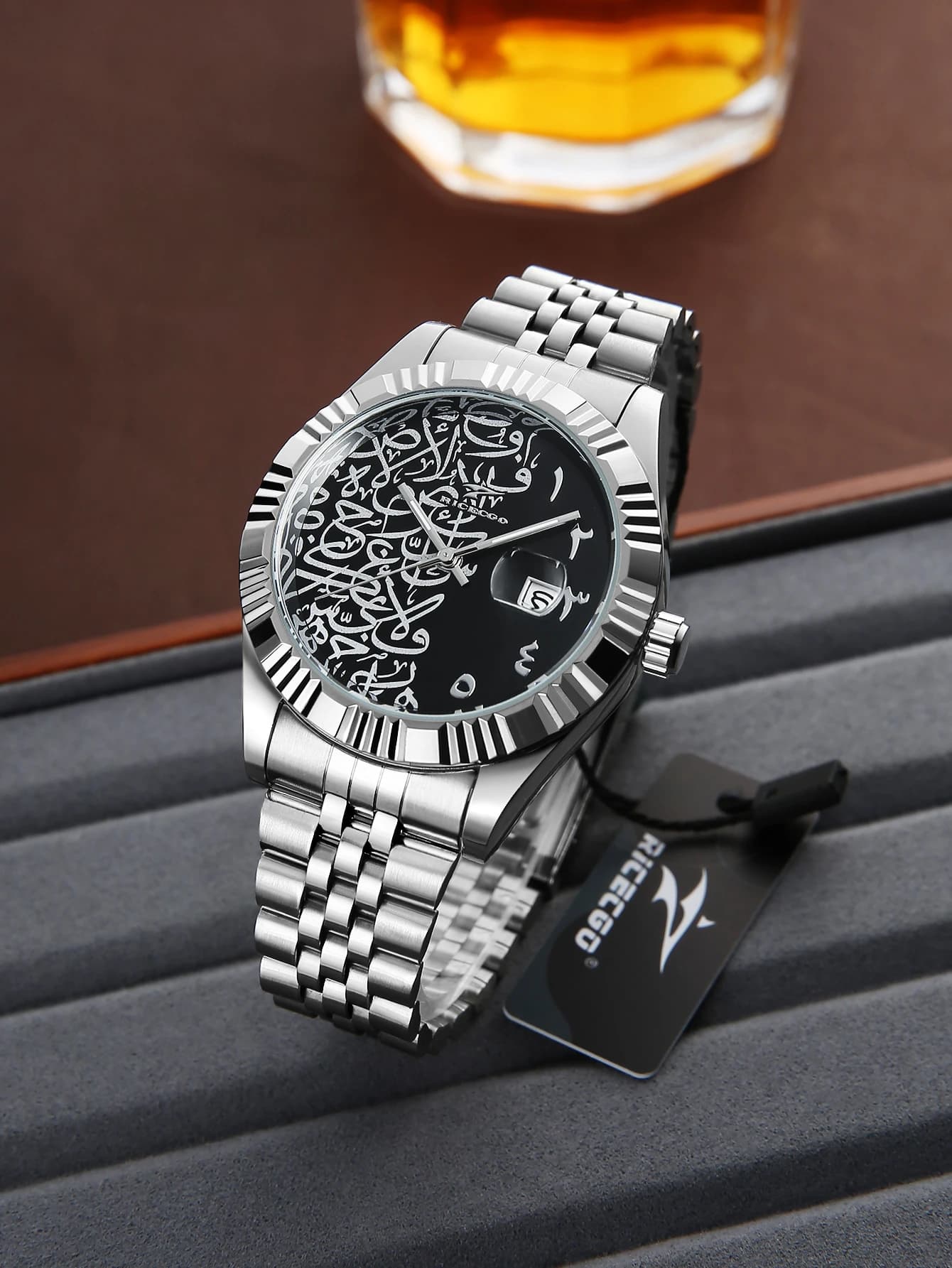 Arabic Numeral Embossed Art Dial Men's Steel Band Watch Business Calendar Quartz Watch Black and White Men's Watch Gift