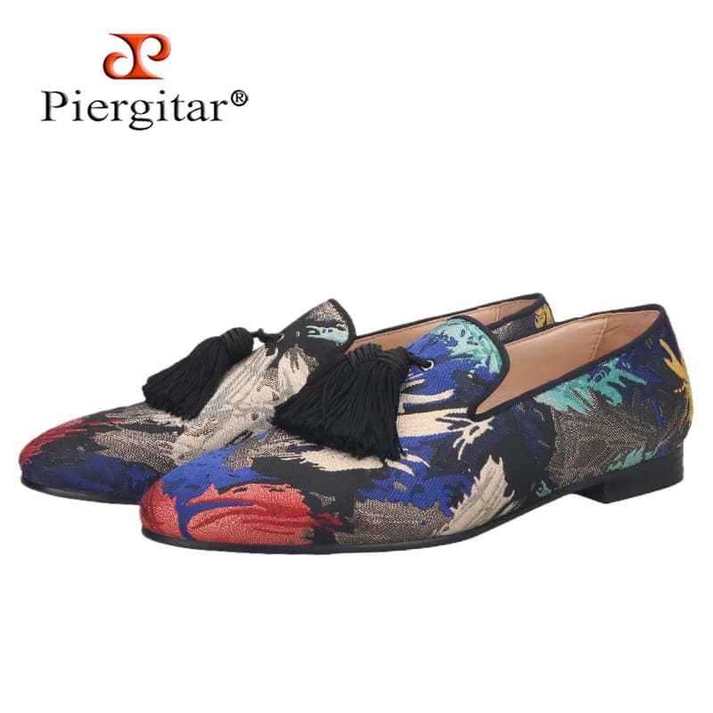 Piergitar 2025 Mocassini da uomo in seta con pittura a olio di nuovo stile con nappe fatte a mano Nuovi mocassini slip-on in stile cinese per la festa/promenade
