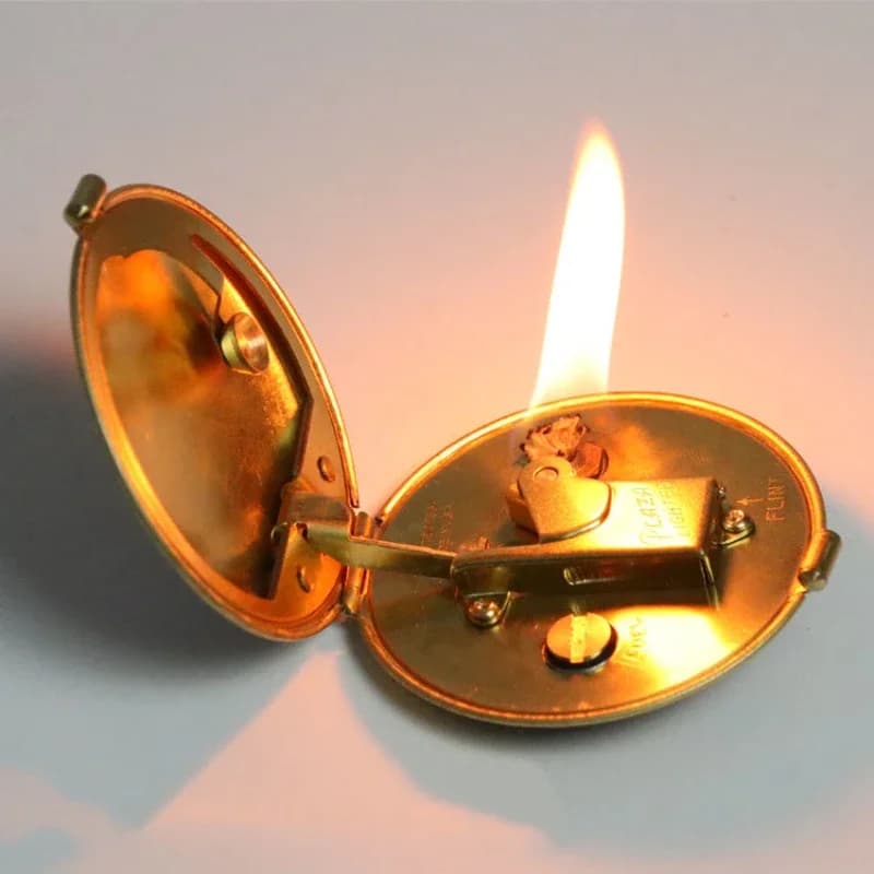 Ultra-sottile portatile compatto in polvere a forma di torta con coperchio aperto Accensione Retro accendino a cherosene Gadget per fumatori a fuoco aperto in metallo