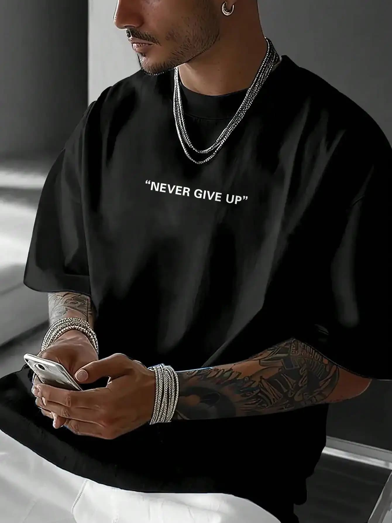 T-shirt casual da uomo a maniche corte con stampa grafica nera e girocollo