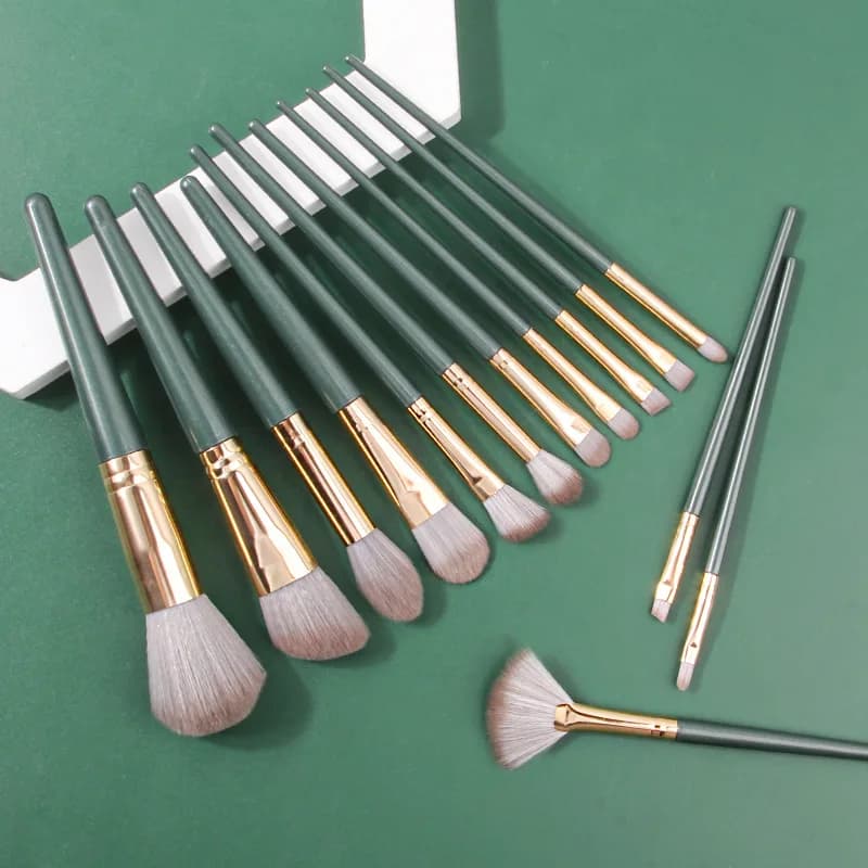 Set di 14 Pennelli da Trucco con Setole Morbide per Blush, Cipria, Fondotinta, Ombretto e Ciglia