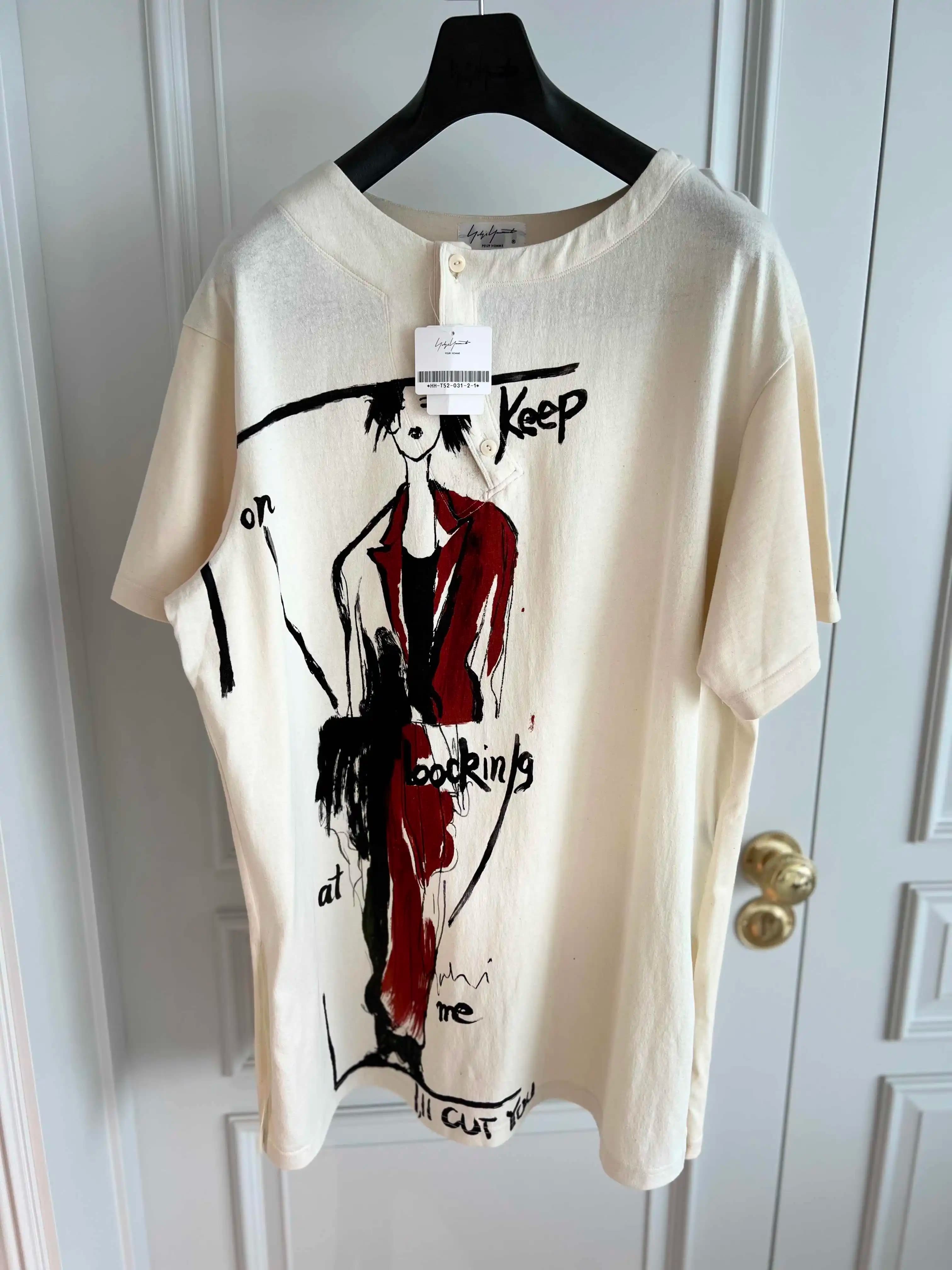 TOP-YAMAMOTO Basic T-shirt with printed Yuka Asakura strap with original design