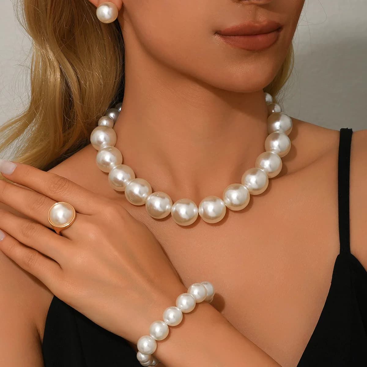 Elegante set di gioielli con perle finte Collana da donna Orecchini Anello Bracciale Classico bianco Accessori da sposa per feste