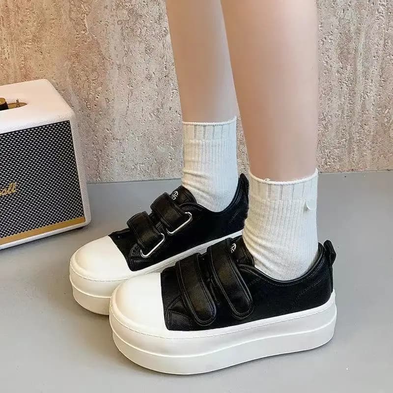 2026 Spring New Women Platform Sneakers Chunky Bread Shoes Velcro Strap White Casual Shoes Thick Sole Height Increasing