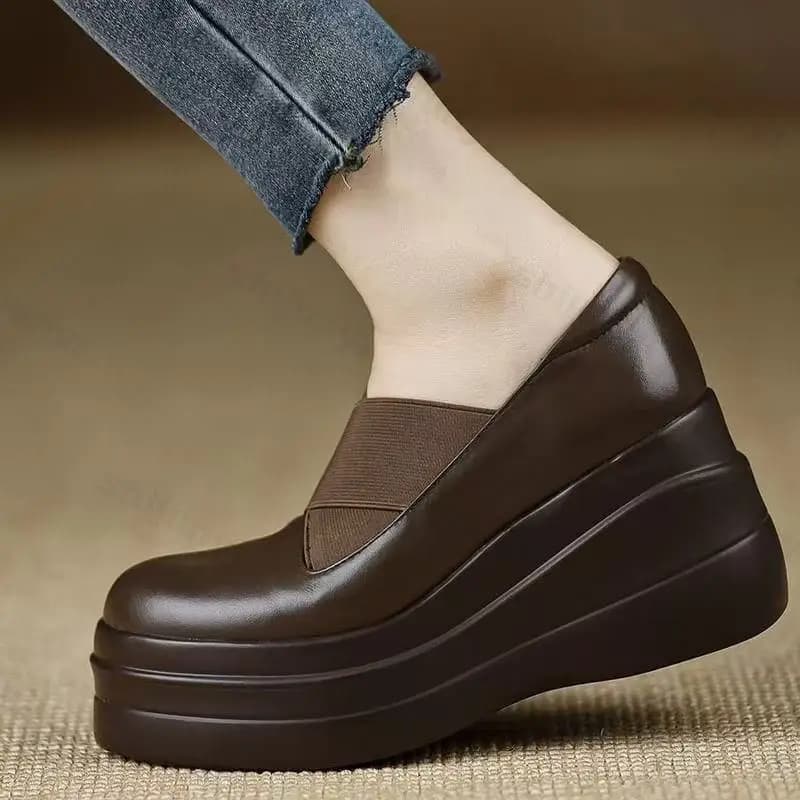 Scarpe singole con zeppa a bocca superficiale vintage da donna 2025 Autunno Nuova moda Versatile e confortevole Slip on mocassini con tacco alto