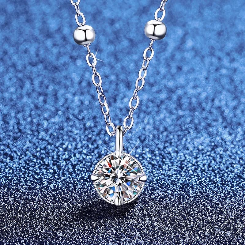 0.5carat Moissanite Necklace Platinum PT95018k Gold Lock Bone Chain Pearl Chain Four Claw Light Luxury Niche Design Necklace
