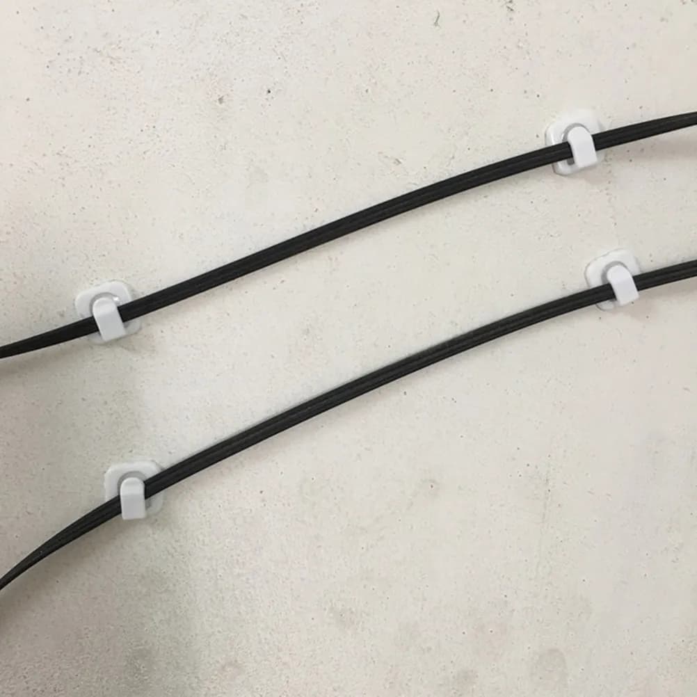 Clip Organizzatori per Cavi da 18 Pezzi, Autoadesivi e Regolabili, Supporto per Gestione Cavi da Scrivania per USB, Alimentazione, Ricarica e Cuffie