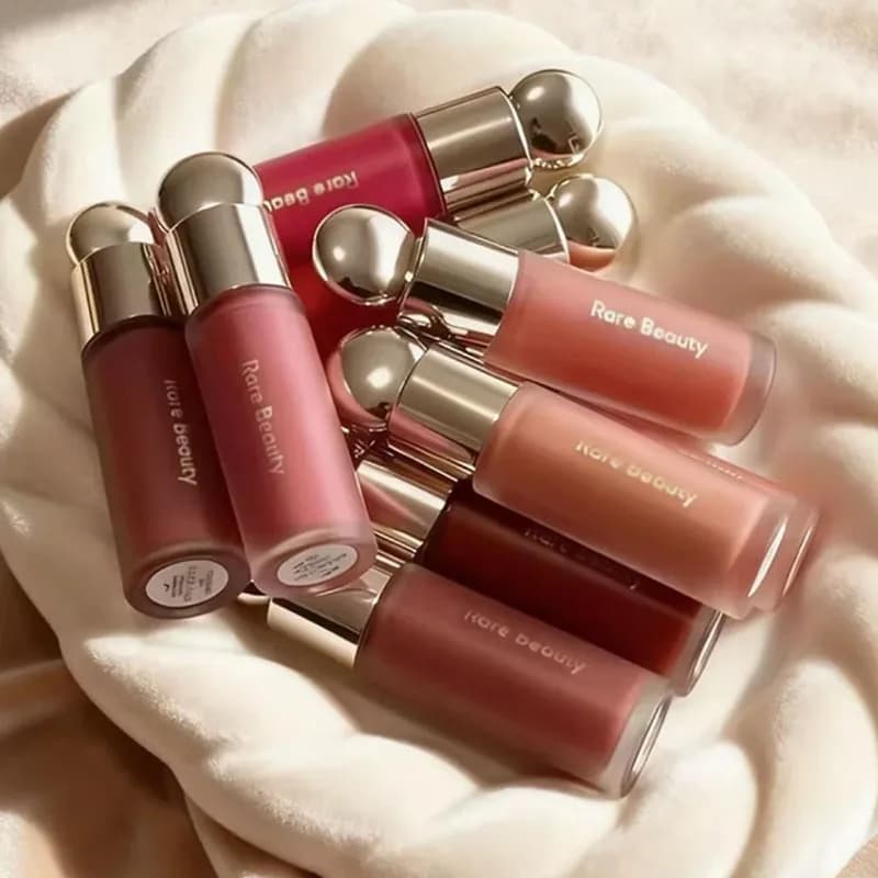 Rare Beauty Illuminante Effetto Seta Leggera, Blush Liquido Soft Pinch, Illuminante Liquido Positive Light, Blush Liquido Effetto Sciogliente Stay Vulnerable