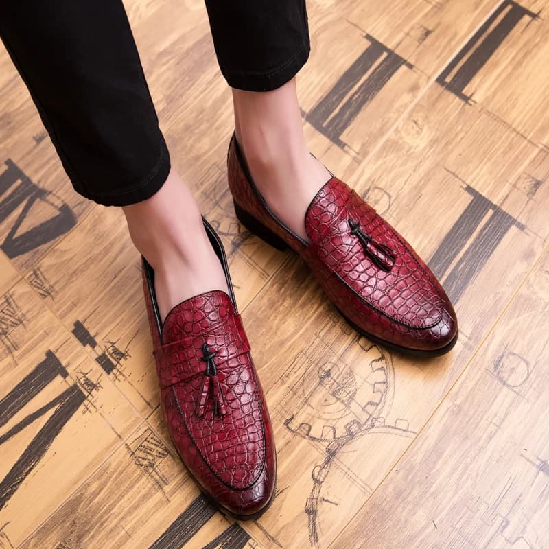 Men's Moccasins with Stone Pattern Classic Fashion Style Nappa Wedding Banquet Casual Business Leather formal shoes with round tip