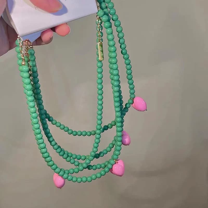 Nuova Tendenza: Collana Vintage in Resina Acrilica con Cuore Rosa e Perline Verdi per Donne, Gioielli Estetici, Accessori Moda per il Collo