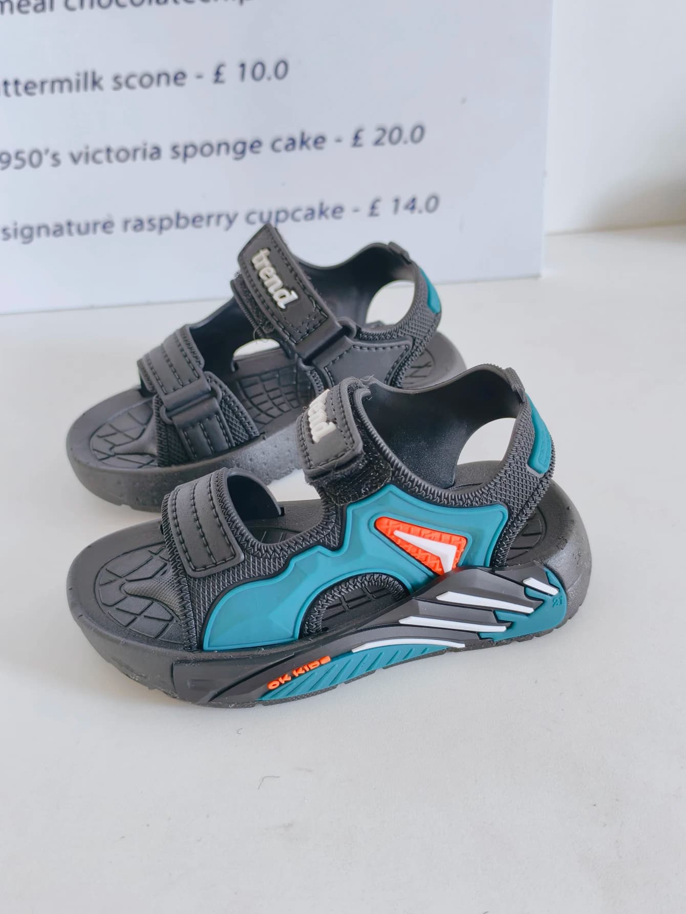 Sandali sportivi estivi 2026 da bambino a punta chiusa, leggeri, antiscivolo, con suola morbida, scarpe da spiaggia per bambini, sandali casual da passeggio per esterni