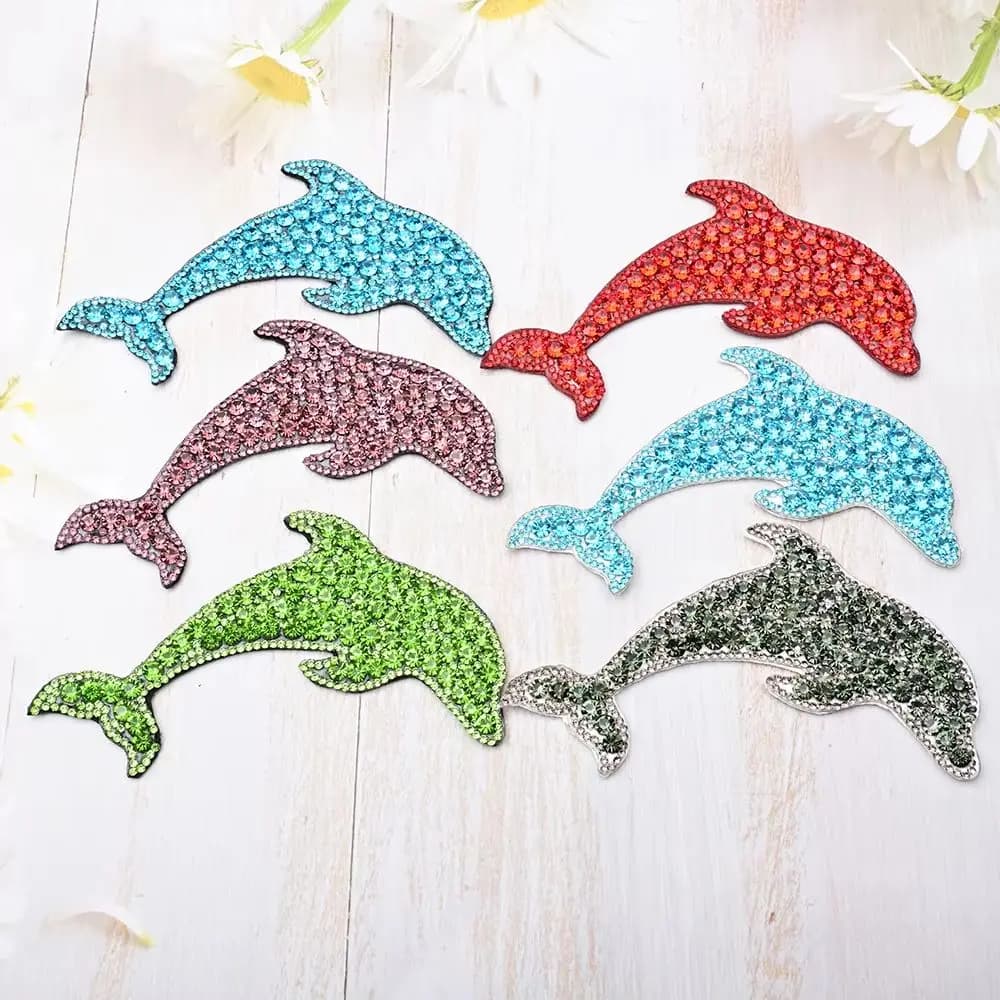 Applicazioni in Cristallo a Forma di Delfino con Strass, Patch Rossi, Verdi e Blu da Cucire per Abbigliamento, Borse, Accessori per Capelli, Decorazioni e Artigianato