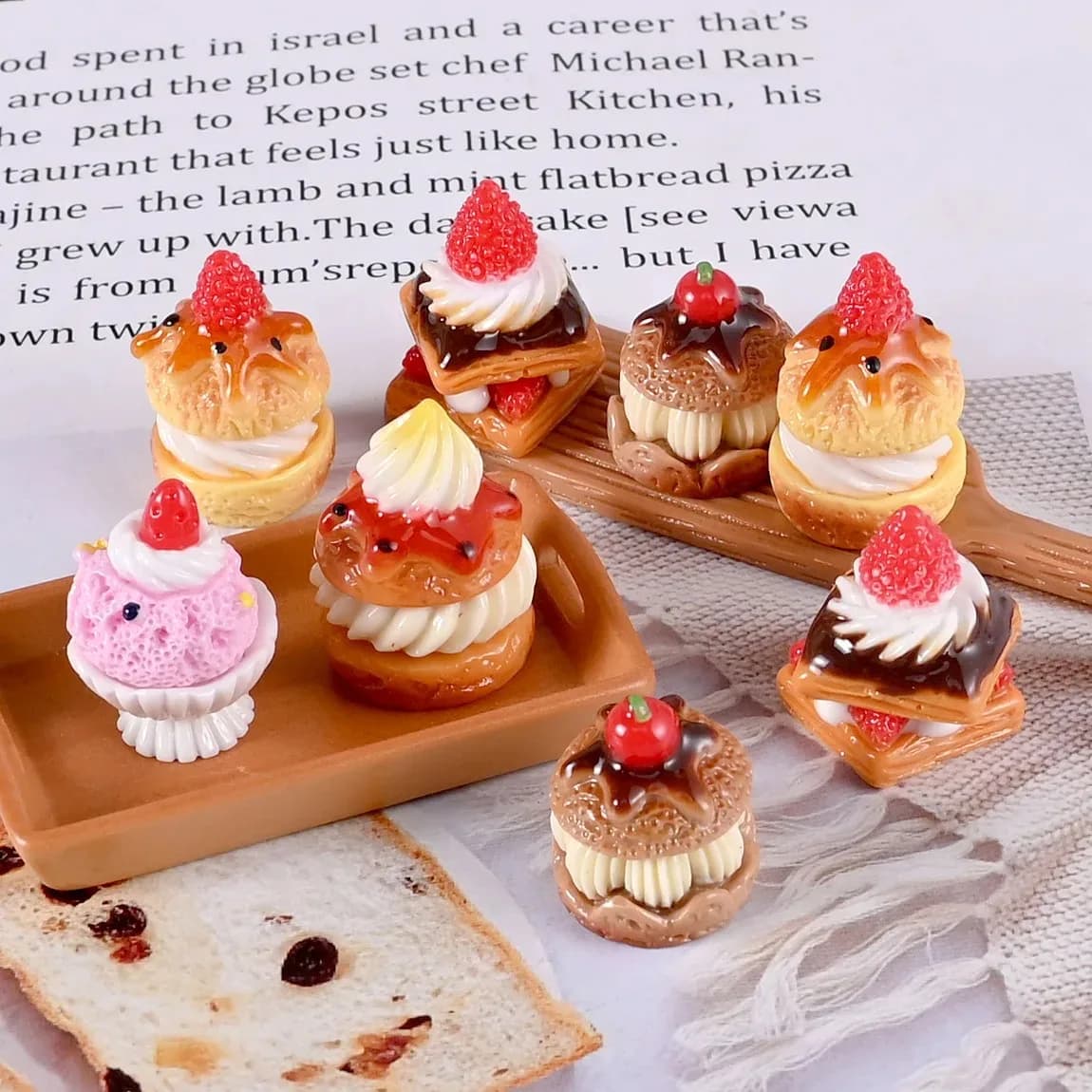 5pcs Mini Strawberry Jam Cake Dessert Model Dollhouse Kitchen Scene Miniature Food Play Resin Realistic DIY Desktop Decoration