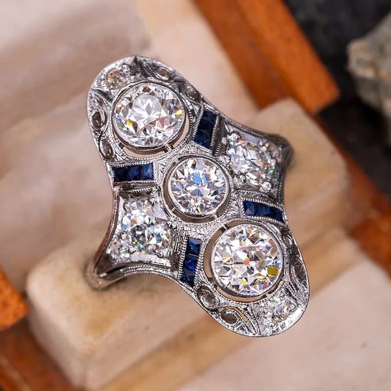 Anello con zirconi intarsiati retrò in stile europeo e americano, anello di lusso leggero geometrico della corte francese da donna, gioielli e copricapo