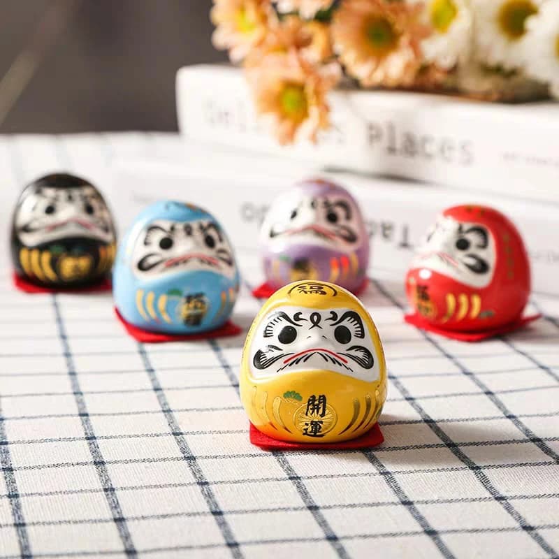 Paesaggio in miniatura decorazione della casa accessori fai da te regali Cartoon Ceramic Daruma Doll Crafts Lucky Charm Fortune Ornament