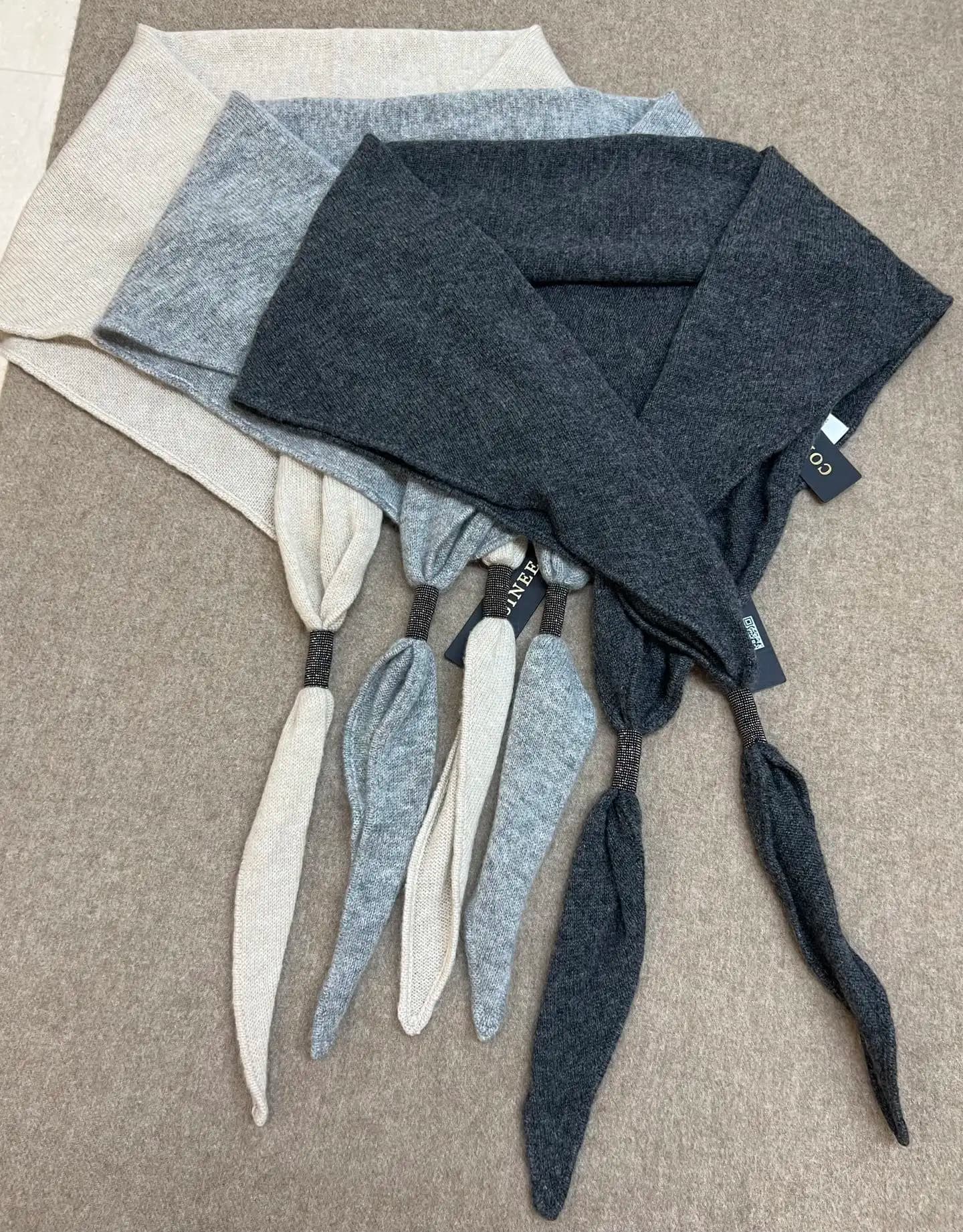 Asciugamano triangolare alla moda con catena di perline di cashmere autunno e inverno da donna, caldo scialle con sciarpa tutto-fiammifero