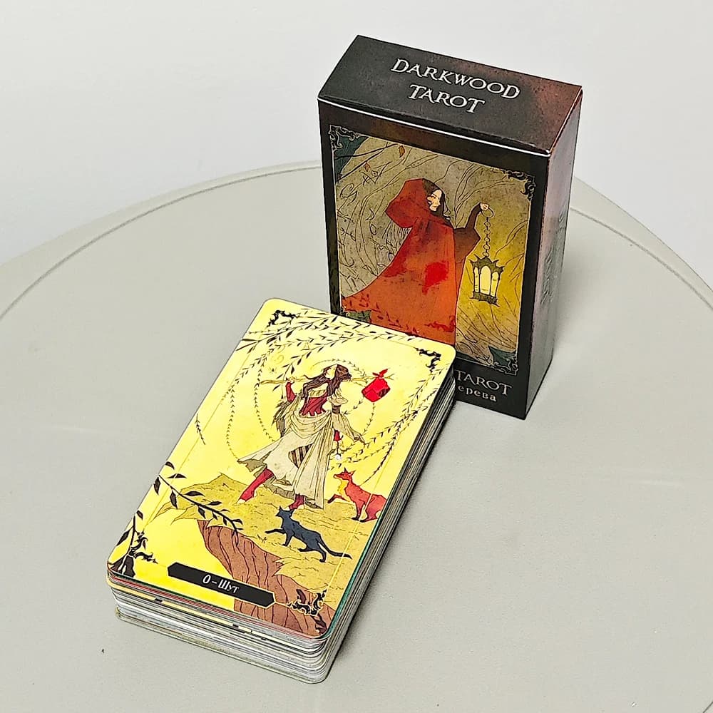 Mazzo di tarocchi in legno scuro in lingua russa 78 carte dei tarocchi dei cartoni animati 10,3 * 6 cm basate sul sistema pilota