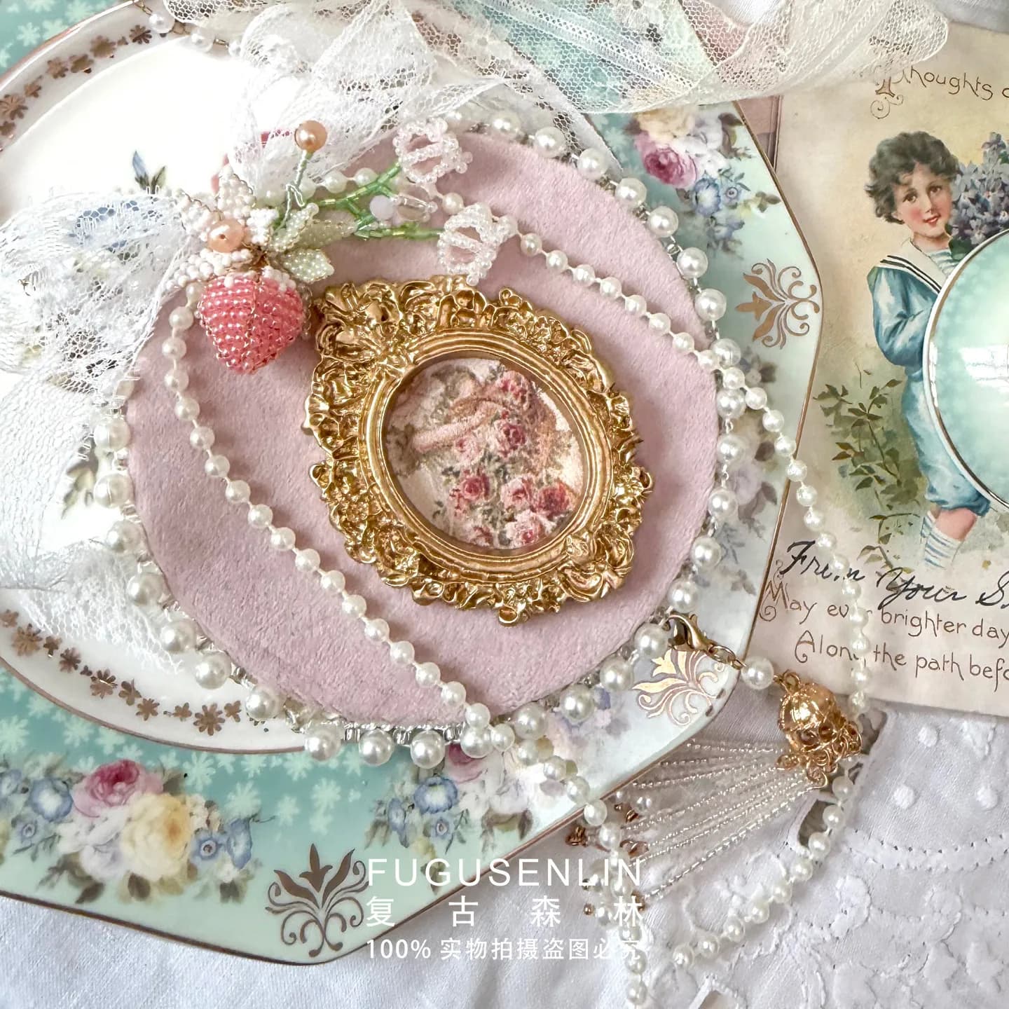 1PC Strawberry Bow French Style Wall Hanging Decor Pearl Tassel Picture Frames Wall Decoration Craft Gift for Men and Women