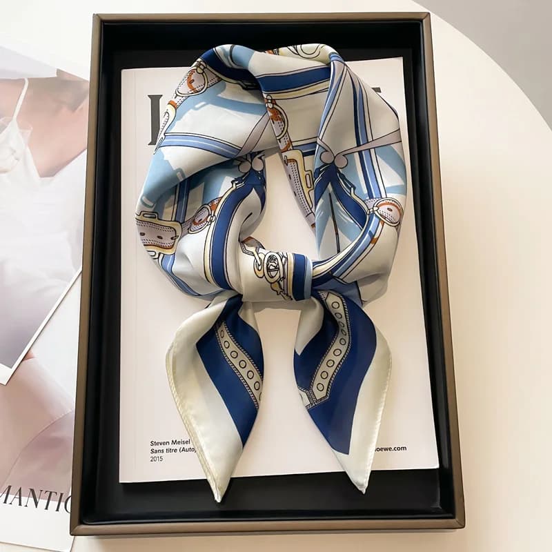 Foulard Quadrato di Lusso Effetto Seta da Donna con Stampa Carrozza, Sciarpa in Raso, Fascia per Capelli Primaverile, Bandana, Echarpe, Sciarpa da Annodare, Coprispalle