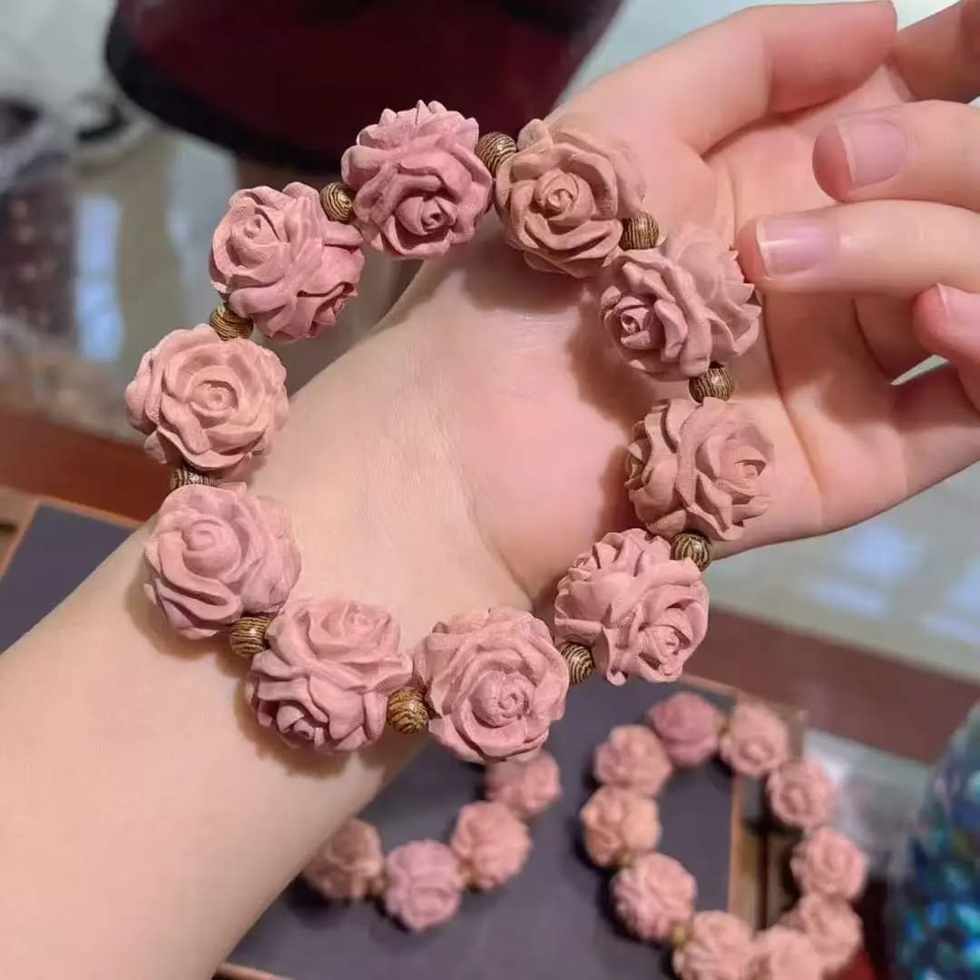 Boutique naturale Braccialetti con fiori a tre lati in legno di cipresso sanguigno Piatto di fascia alta Gioca con cordino a mano Gioco di testo Gioielli di moda