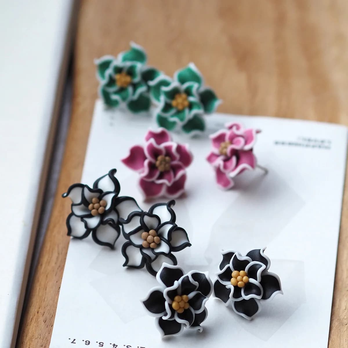 Orecchini a forma di fiore in argilla polimerica fatti a mano alla moda, borchie floreali 3D per donna, gioielli leggeri Boho, regalo chic