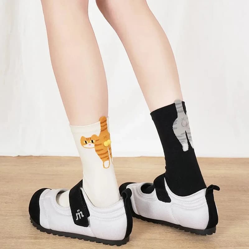 Calzini da donna Cartoon Cat Ding Bell Ball per le donne Estate Ins Cotone Carino giapponese Divertente Sport Calzini a tubo centrale 36-42