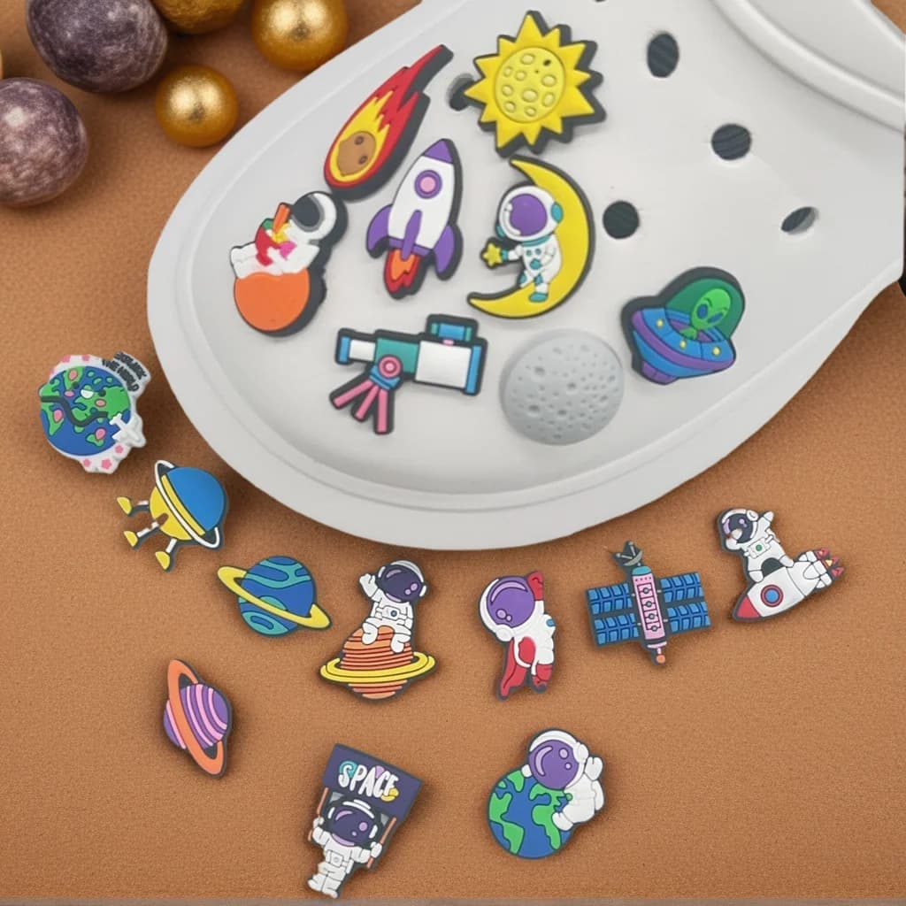 1-20 pezzi nuova serie astronauta ciondoli per scarpe set per zoccoli borsa Bogg scivoli a bolle sandali decorazioni per scarpe in PVC accessori per borse da spiaggia