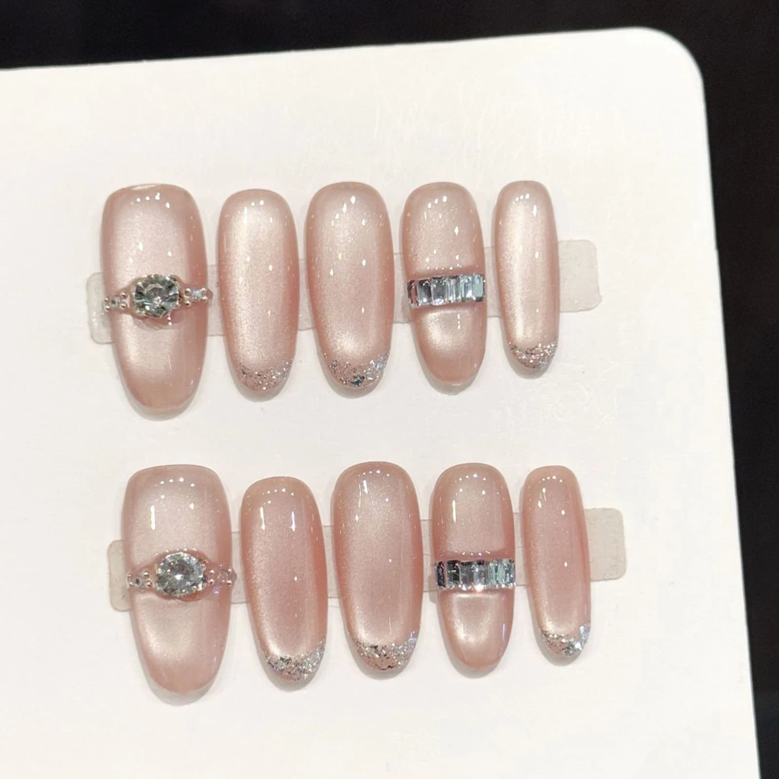 10 Pezzi Unghie Finte Rosa Nude Ovali, Unghie Artificiali Lucide Effetto Occhi di Gatto, Unghie Finte Adesive Fatte a Mano