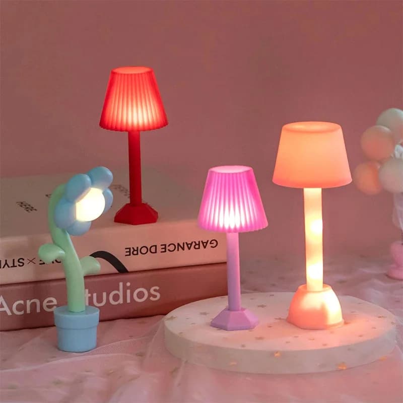 1:12 Dollhouse miniatura LED Night Light lampada da terra Mini lampada da scrivania illuminazione domestica modello Decor Toy Doll House accessori