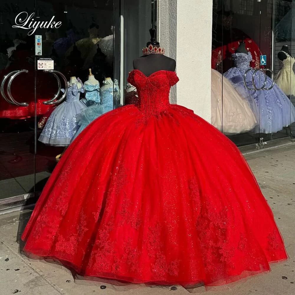 Liyuke nuovo arrivo classico colore rosso innamorato abito Quinceanera con spalle scoperte strass perline chiusura con lacci