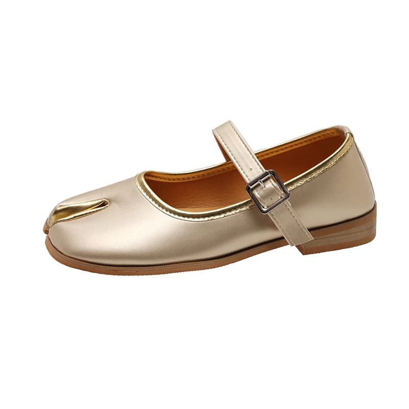 2026 Fashion Women Flats Trendy Split Toe Tabi Shoes One Word Buckle Shallow Mouth Soft Bottom Mary Jane Shoes Plus Size 35-42