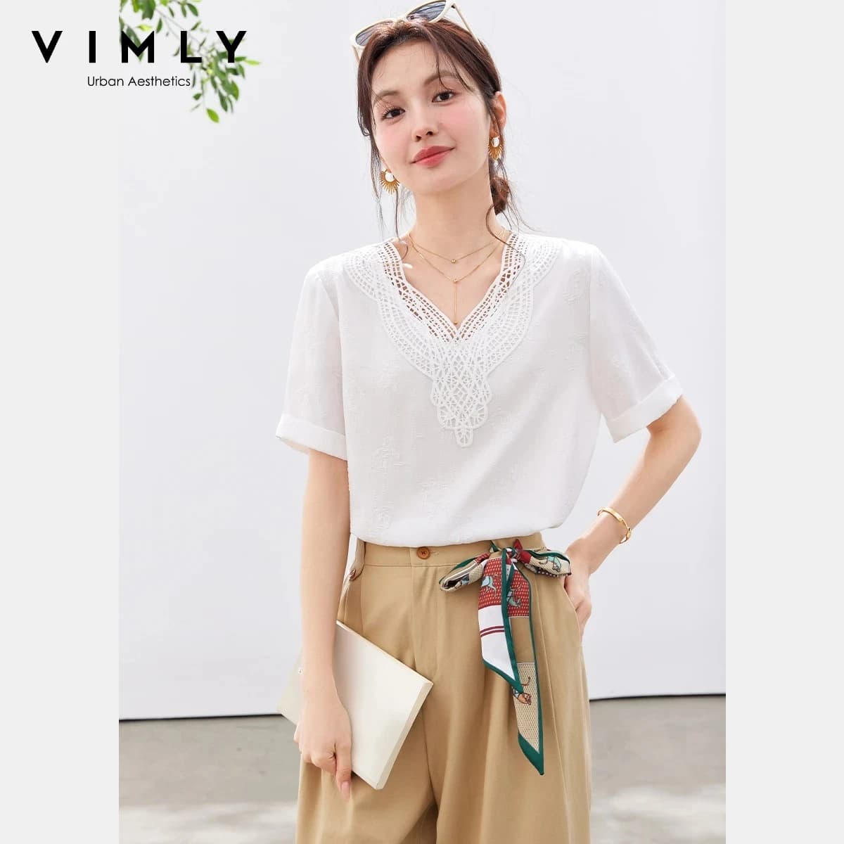 VIMLY T-shirt da donna con scollo a V e pizzo, manica corta, bianca testurizzata, casual, semplice, nuova collezione estate 2026, abbigliamento donna A6232