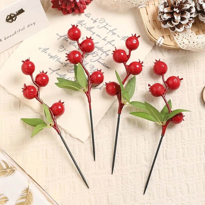 10Pcs Christmas Decoration Artificial Berry Bouquet 18CM Fake Plant Bundle for Home Decor Wedding Decoration Wreath Accessories