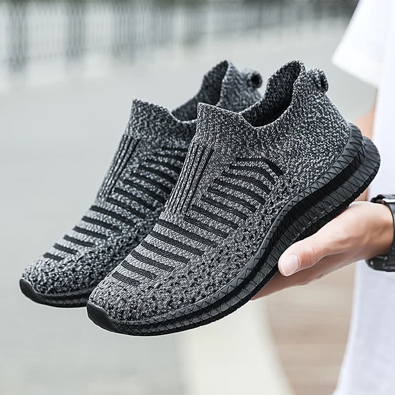 Scarpe da uomo Sneakers leggere Moda uomo Scarpe da passeggio casual Slip traspirante su mocassini da uomo resistenti all'usura Zapatillas Hombre