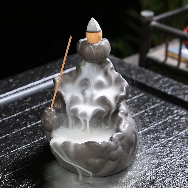 Bruciatore di incenso in ceramica nera flusso posteriore coni per aromaterapia supporto per bastoncini fumo cascata decorazione di incenso per la casa