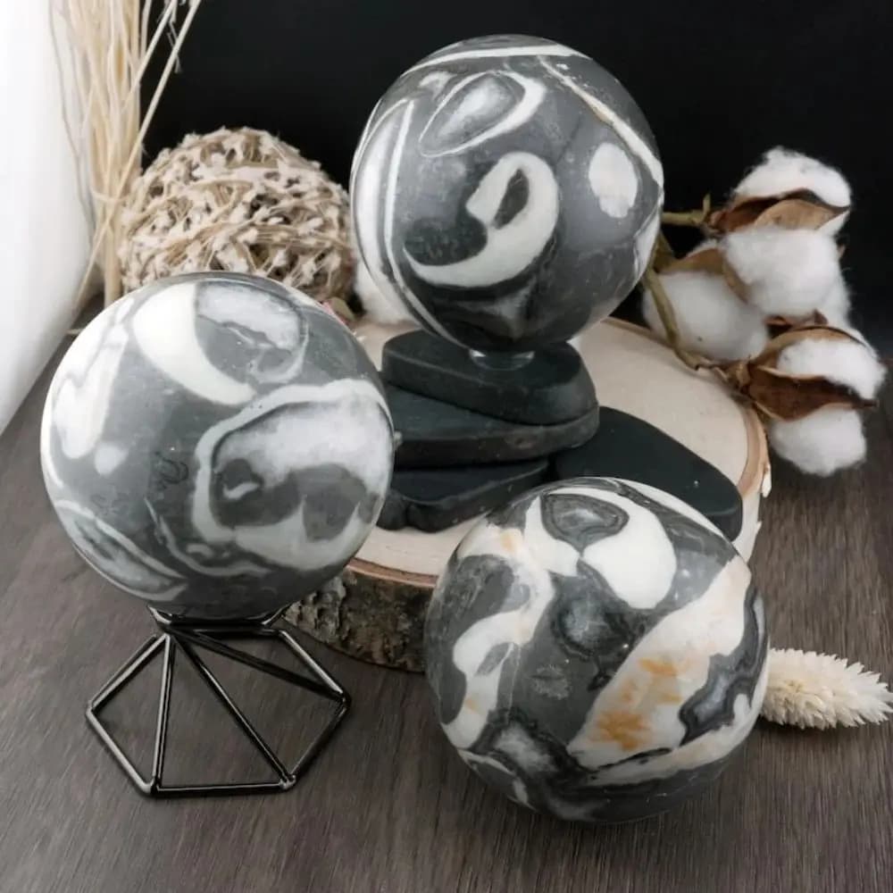Sfera di Cristallo in Quarzo con Conchiglia Naturale, Decorazione Zen, Pietre Energetiche per l'Equilibrio Spirituale, Pietra per Meditazione, Decorazione per Altare, Regalo per la Casa