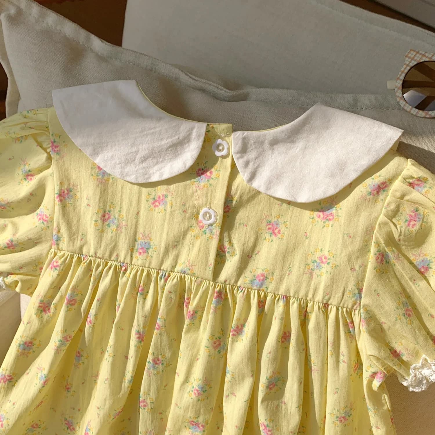 Hue Delicata stampa floreale Grande gonna bianca in pizzo con colletto Peter Pan per bambini Bambina adorabile abito a maniche corte Giallo chiaro