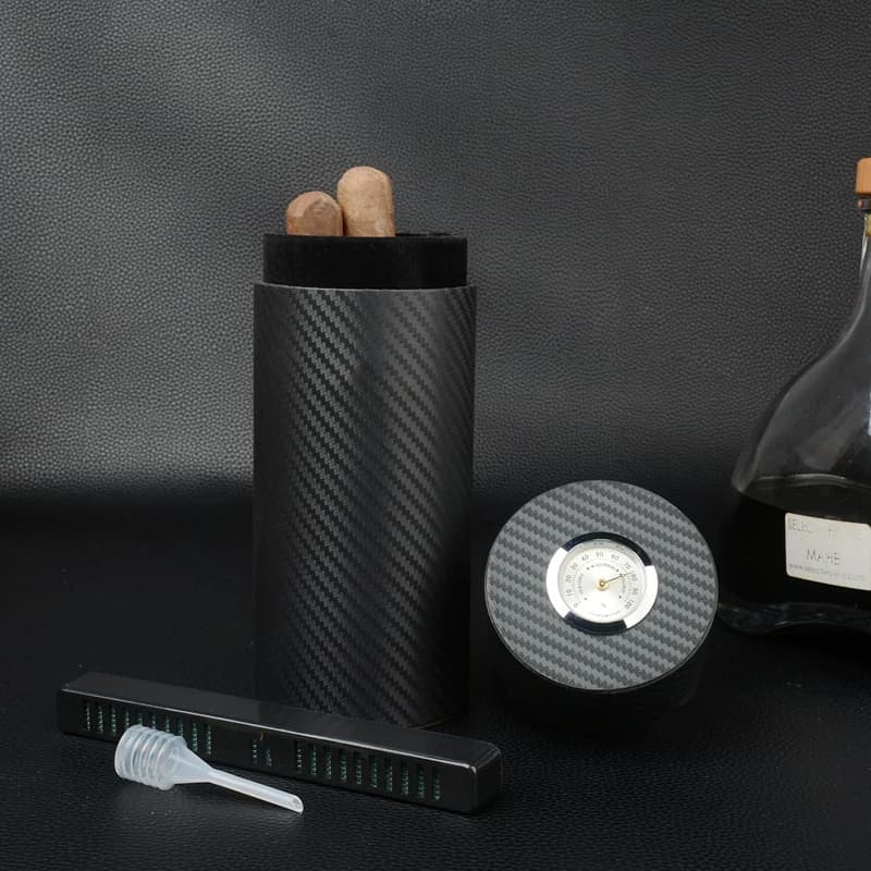 Umidificatore per sigari nero Custodia per sigari da viaggio in fibra di carbonio Foderata in legno di cedro TobaccoTube Scatola umidificatore Igrometro Portaigari incorporato