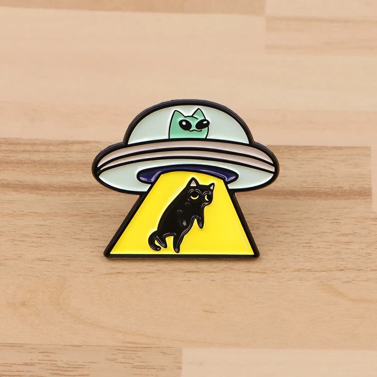 Spilla smaltata alieno UFO Distintivi gatto nero su spille zaino per donna Uomo Spille Accessori cosplay Giocattoli regalo