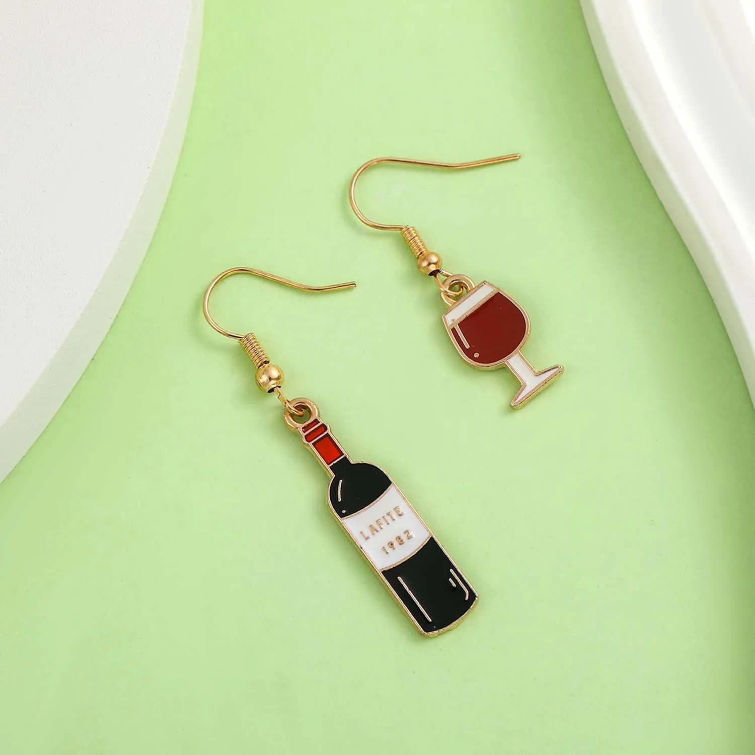 1 paio di bottiglie di vino rosso smaltate asimmetriche e orecchini pendenti in vetro di vino, regali di gioielli per donne e ragazze
