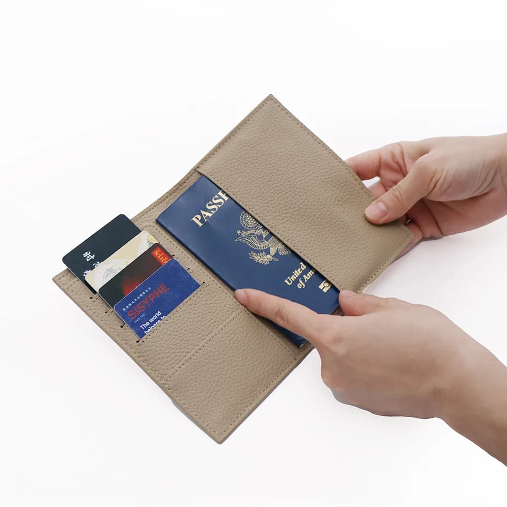 Porta Passaporto in Pelle, Custodia a Portafoglio per Accessori da Viaggio Indispensabili, Porta Documenti per Donna e Uomo