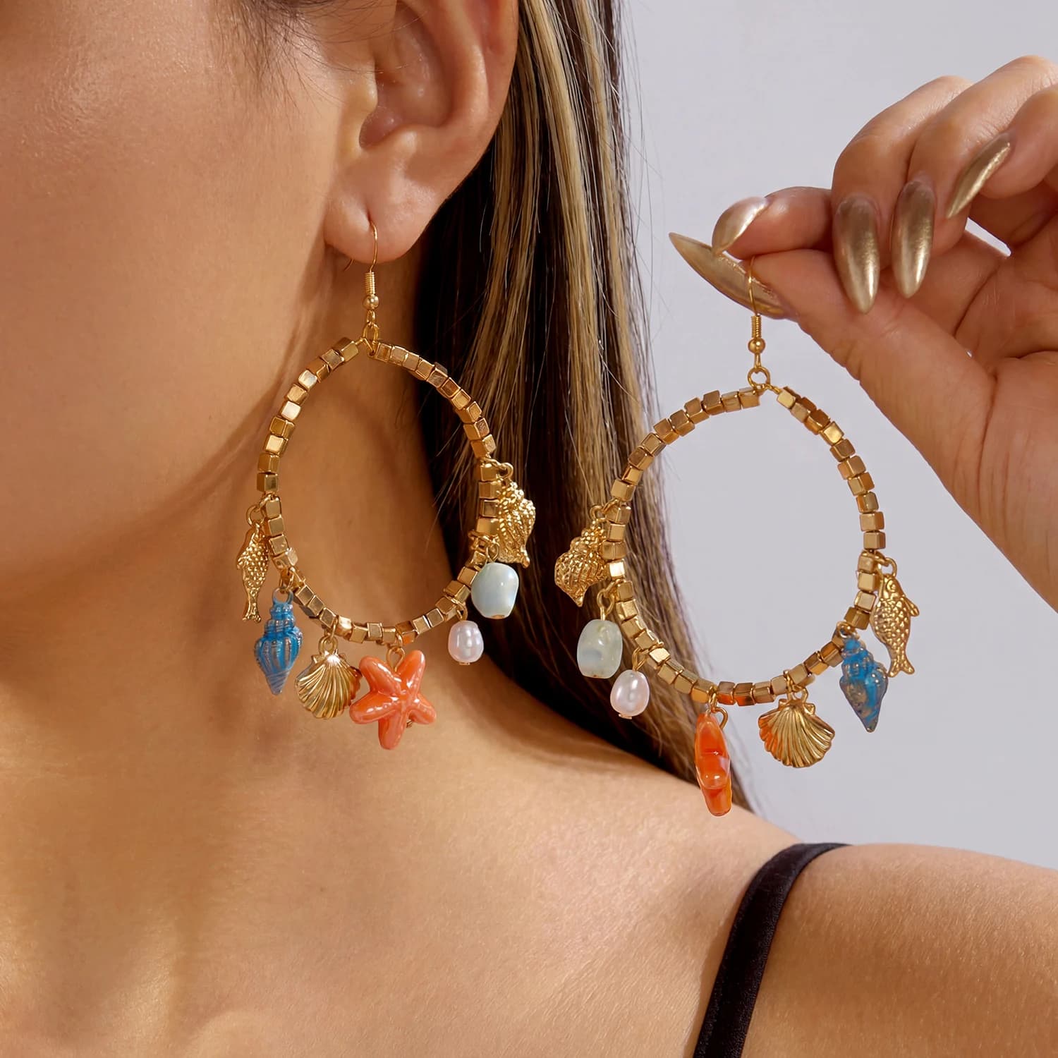 Ocean Theme Charm Hoop Earrings for Women Gold Color Beaded Starfish Shell Fish Dangle Earring Summer Beach Vacation Jewelry