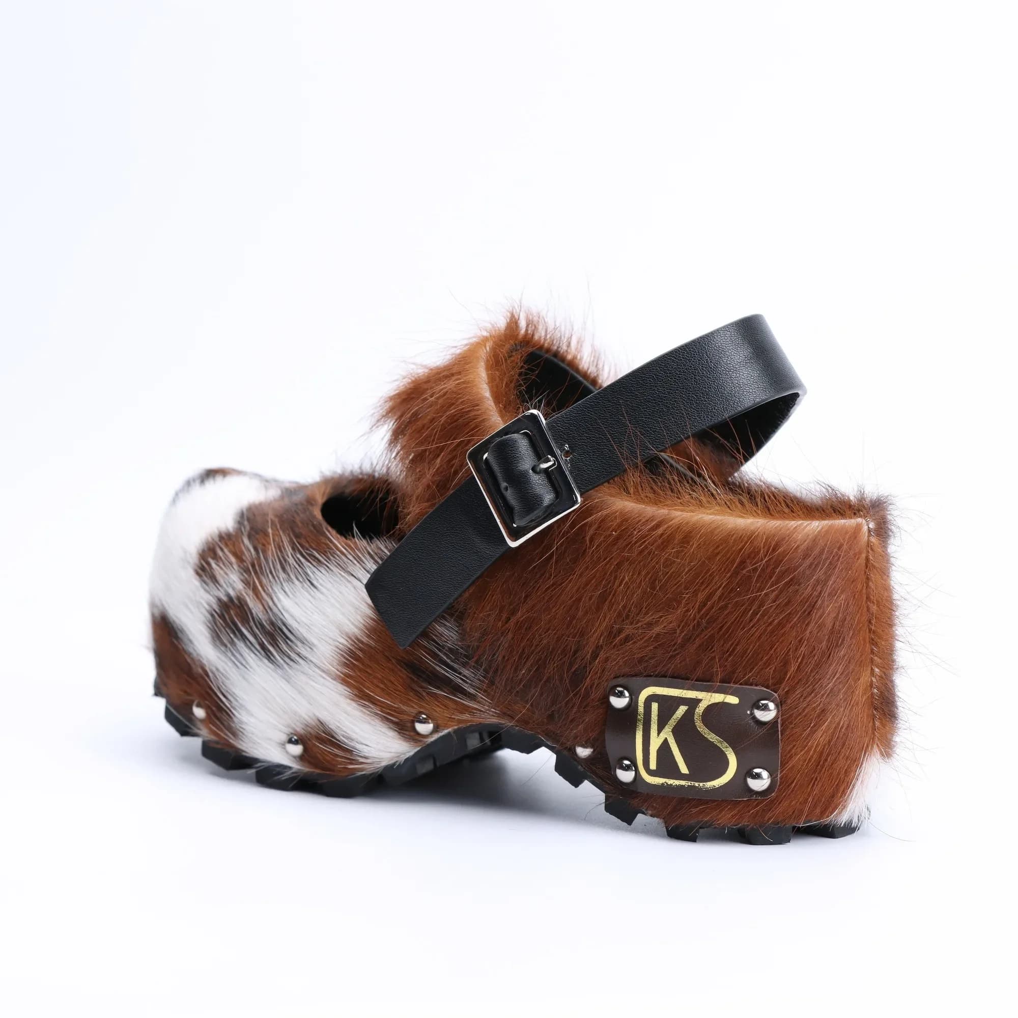 Zoccoli da donna in pelliccia con plateau fatti a mano di lusso slip-on con supporto per l'arco plantare, sandali in pelle con capelli di vitello naturale, stile cowboy con borchie